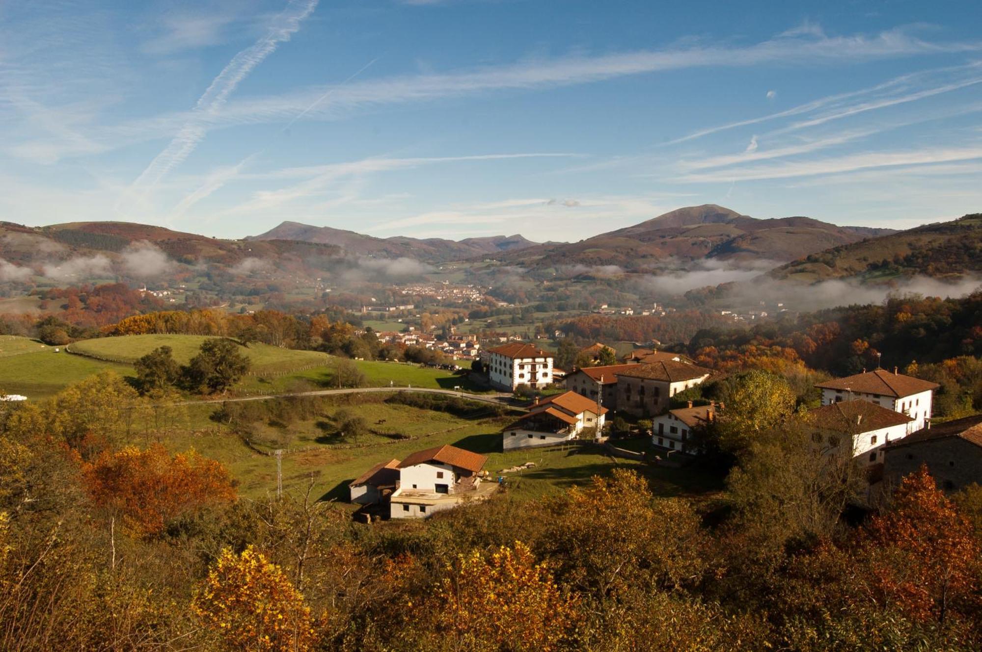 Hotel Urgain Oronoz-Mugaire Buitenkant foto