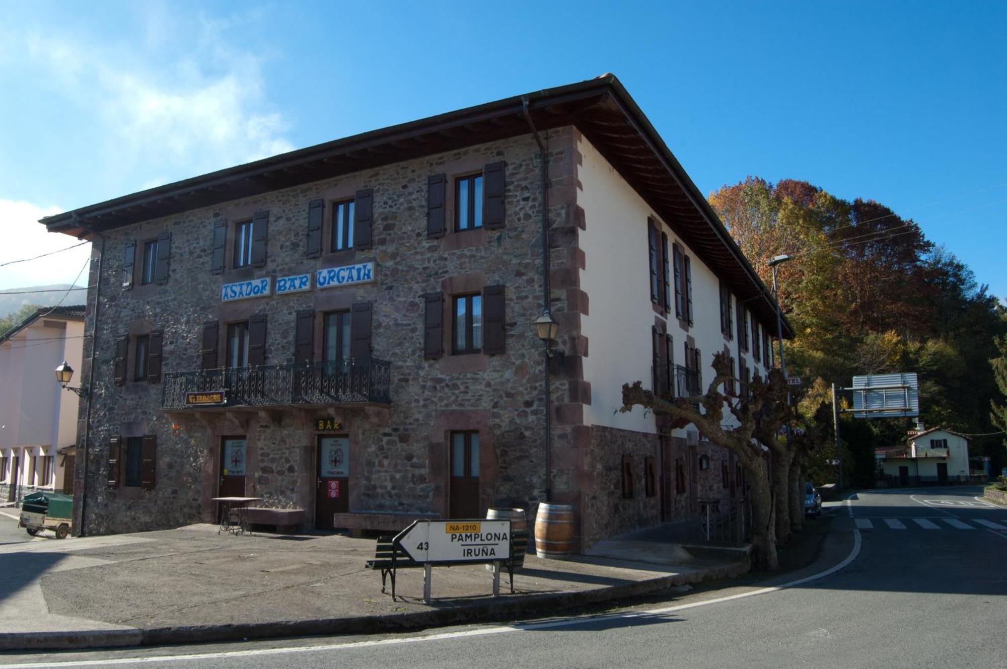 Hotel Urgain Oronoz-Mugaire Buitenkant foto