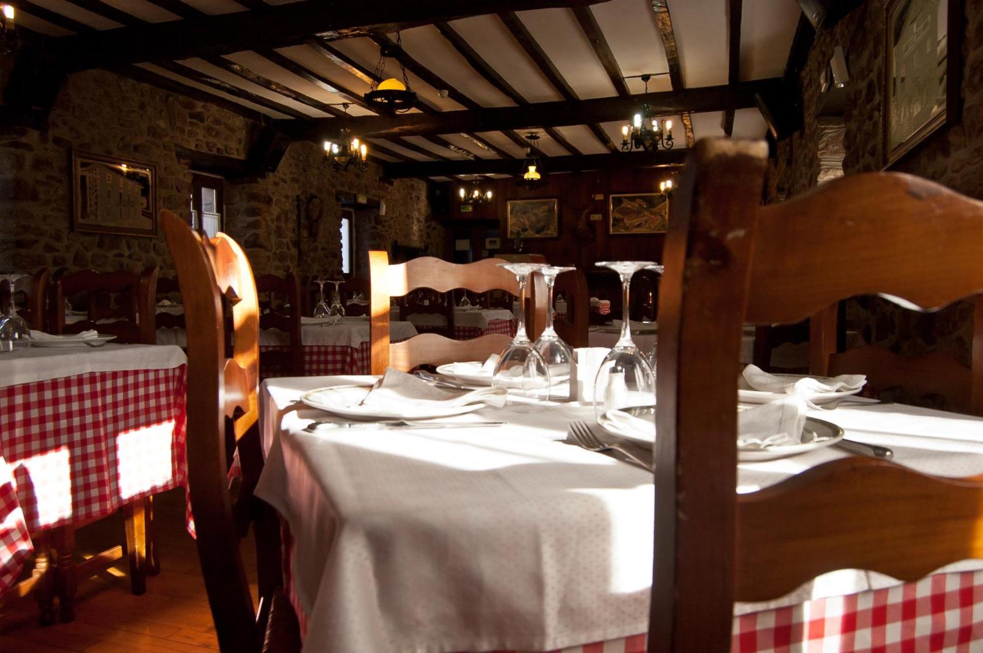 Hotel Urgain Oronoz-Mugaire Buitenkant foto