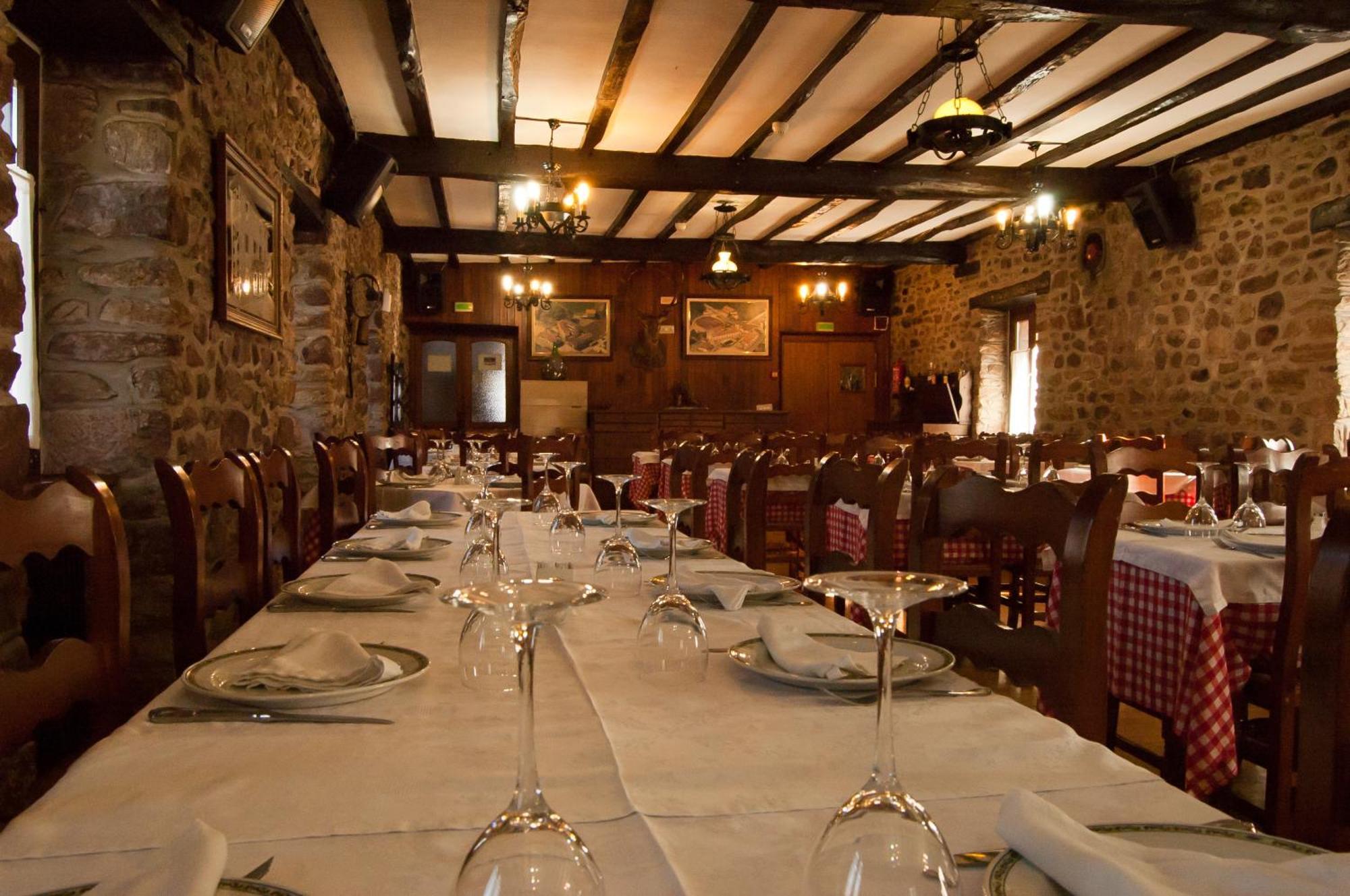 Hotel Urgain Oronoz-Mugaire Buitenkant foto
