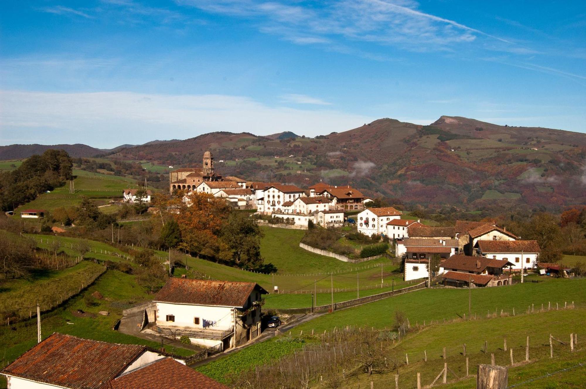 Hotel Urgain Oronoz-Mugaire Buitenkant foto