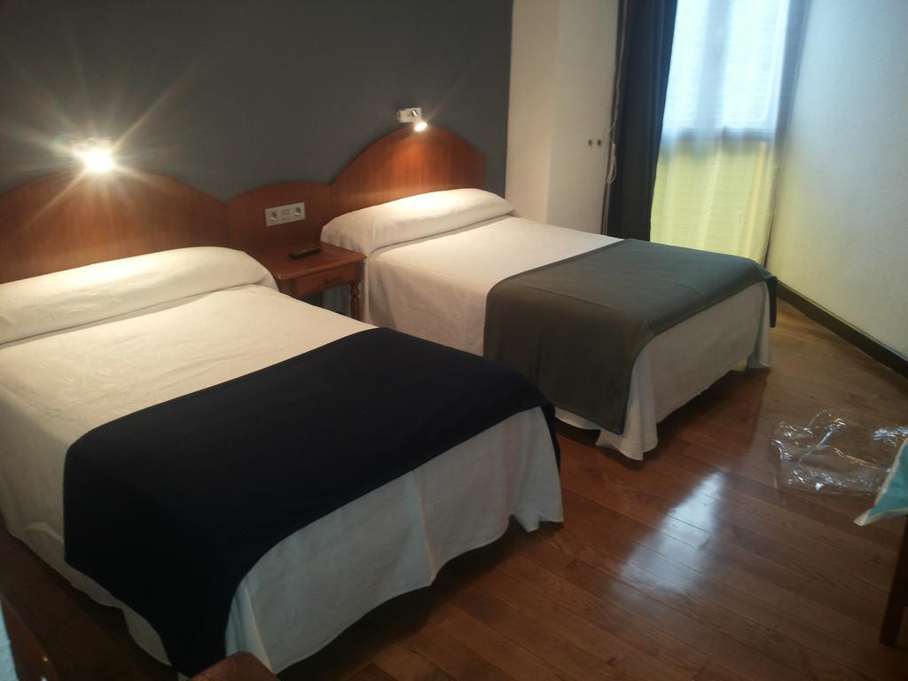 Hotel Urgain Oronoz-Mugaire Buitenkant foto