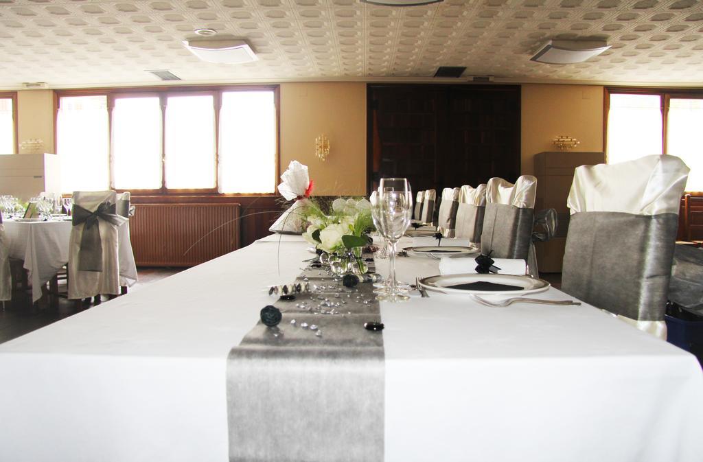Hotel Urgain Oronoz-Mugaire Buitenkant foto